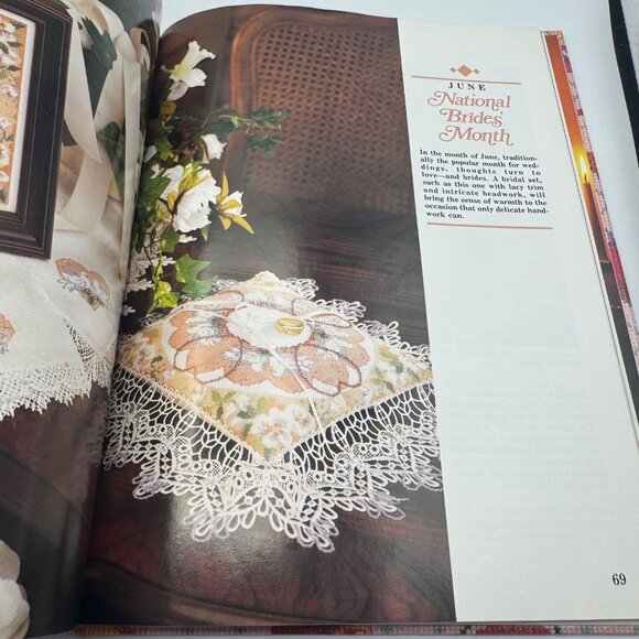 Vanessa-Anns Holidays In Cross-Stitch 1991 Hardcover Book - Picture 8 of 11